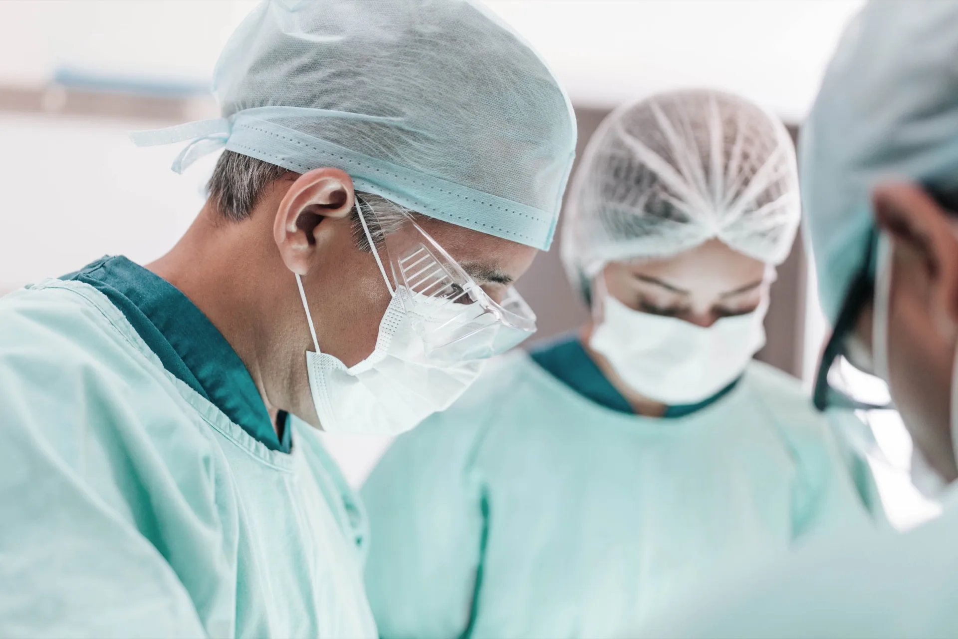 Surgical team working in the operating room
